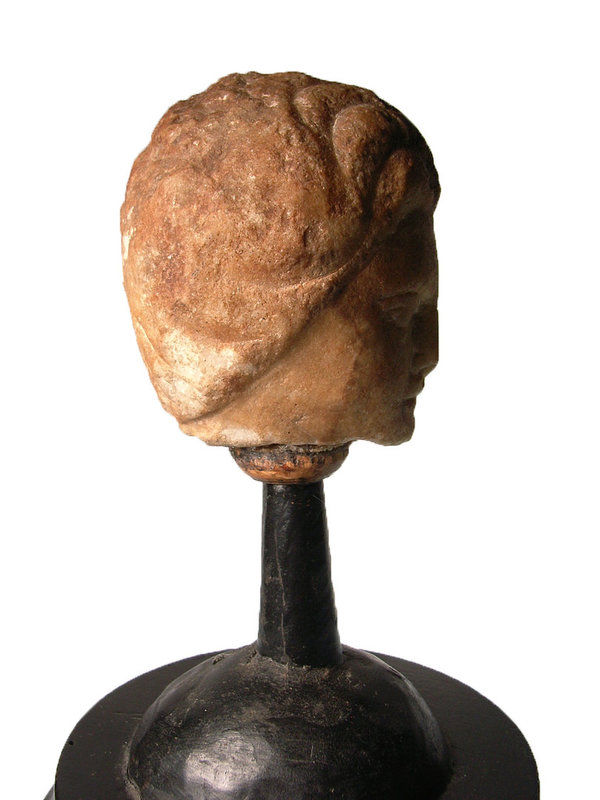 Römischer Kopf aus Marmor (Jungfrau)